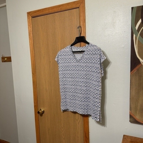 Orvis Medium Multi-Color w/Geometric Print Cap Sleeve V-Neck Knit Top - EUC - Picture 1 of 5